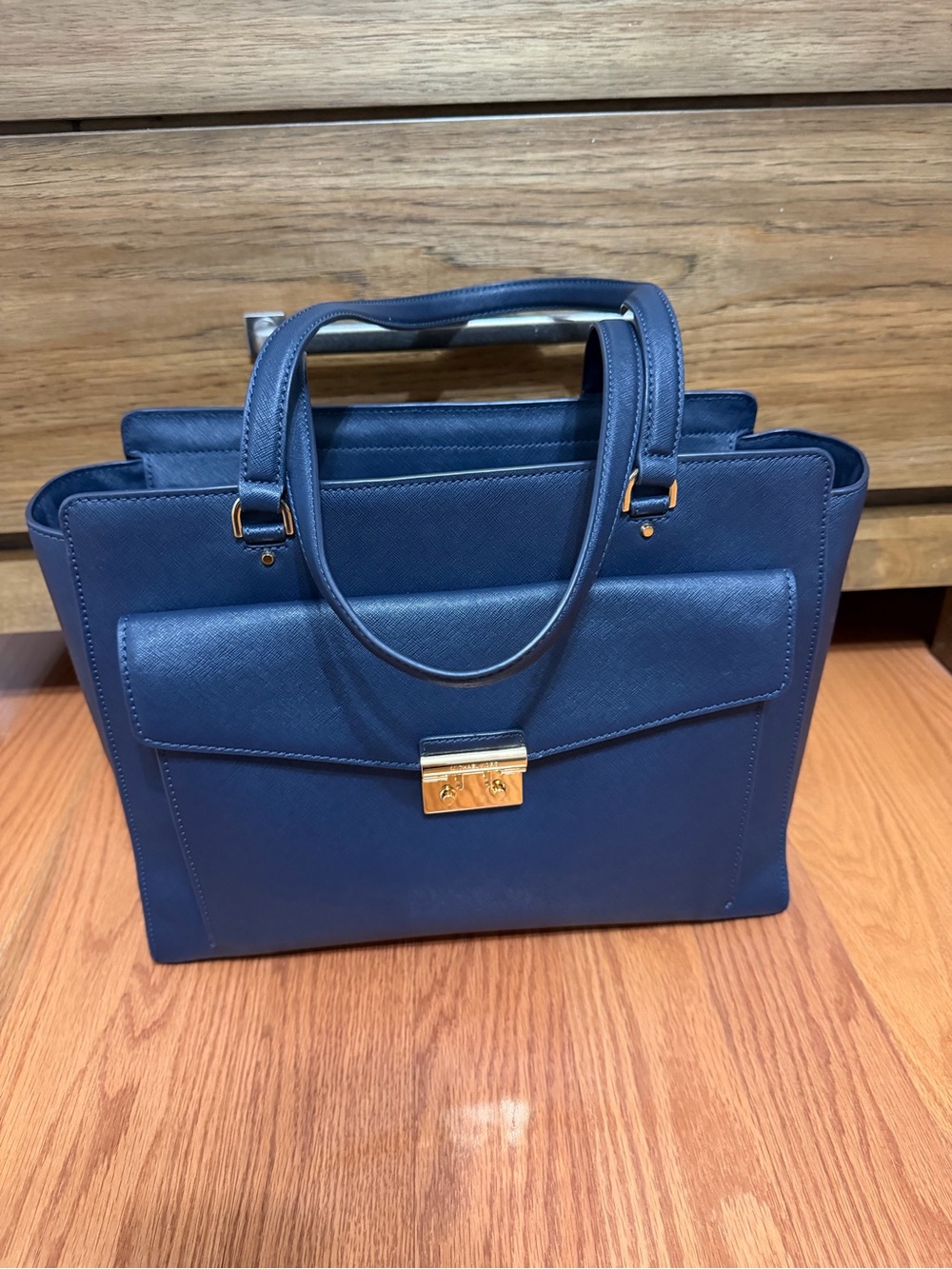 Michael Kors Essex Large East
West Tote Navy like new tags attached